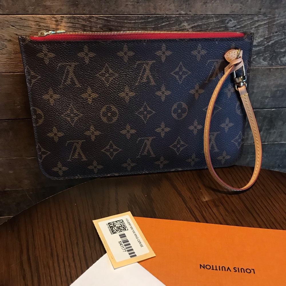 💋Louis Vuitton Red clutch 💋